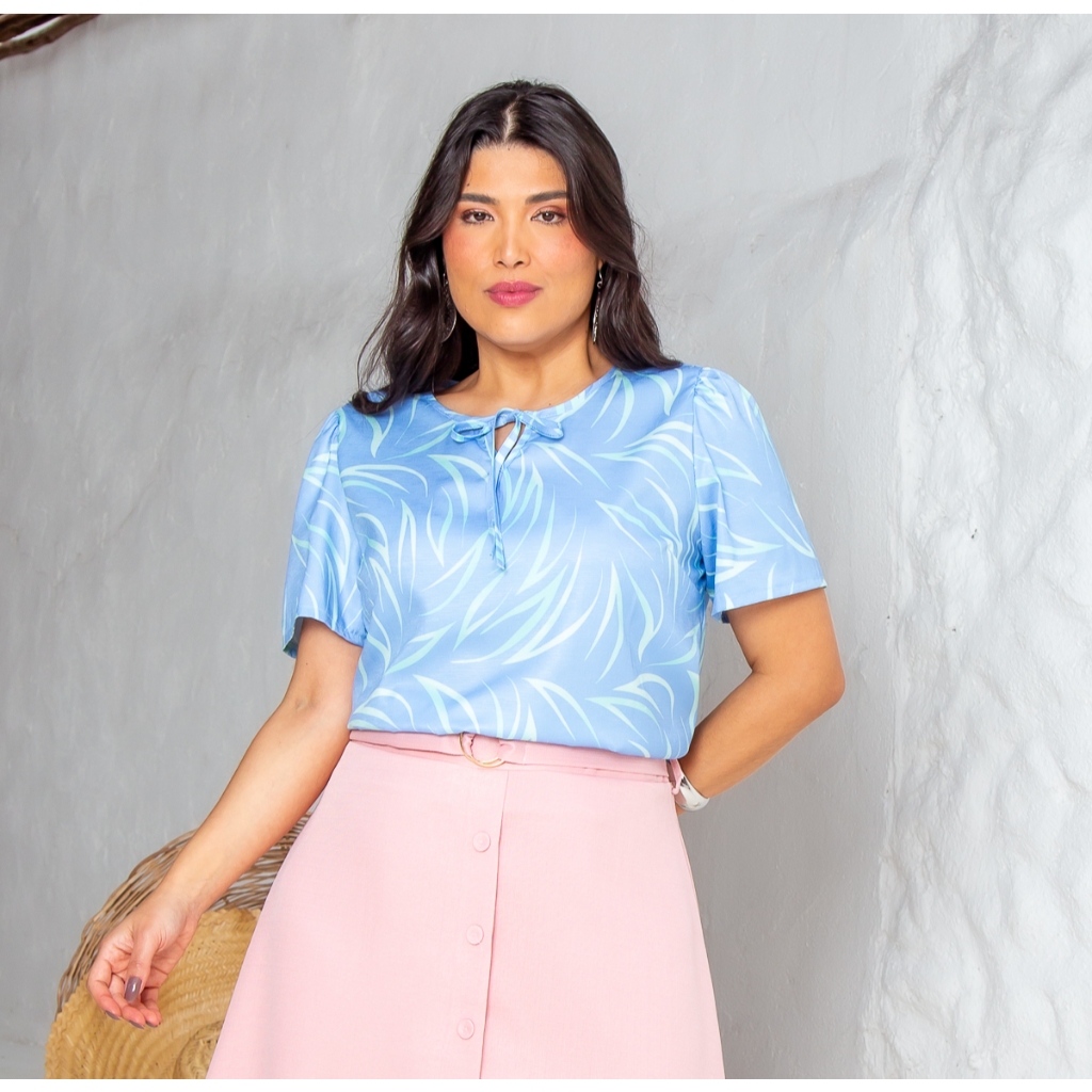 Blusa Feminina Plus Size Manga Curta Estampa Tropical com Renda em Crepe Leve e Confortável