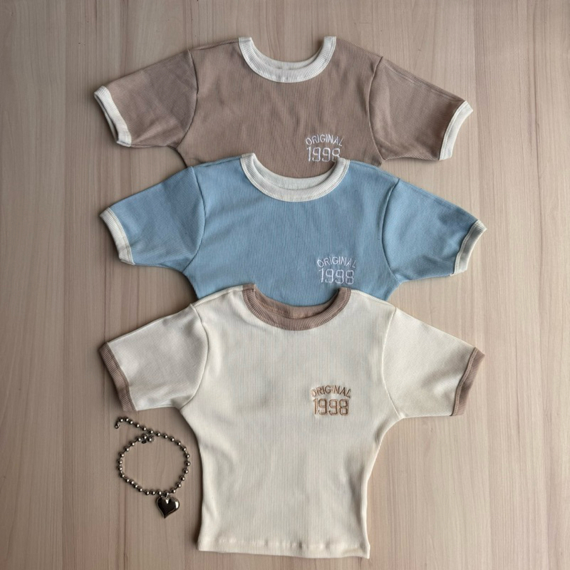 Kit 3 Cropped Manga Curta Canelado Bordado Baby Tee Cores Pastel Gola Redonda Blusinha Feminina Ribana Canelada Babylook