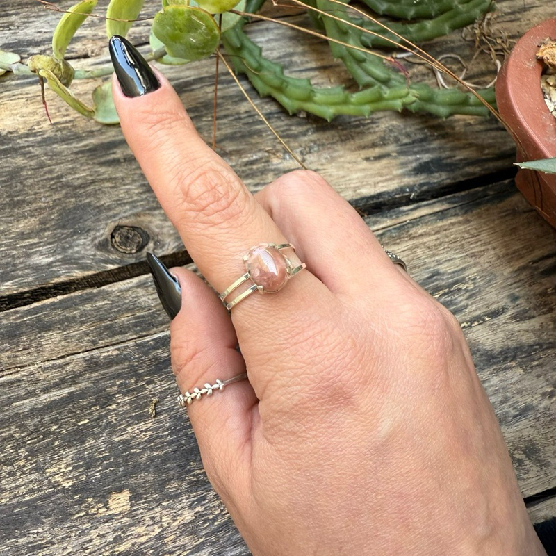 Anel Oval Regulável com Rodocrosita Natural e Prata 925 em Oferta na Shopee