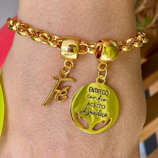 Pulseira Feminina em Corrente Elo Português com Pingentes Fé e Entrego Toda em Banho Ouro 18k em Oferta na Shopee