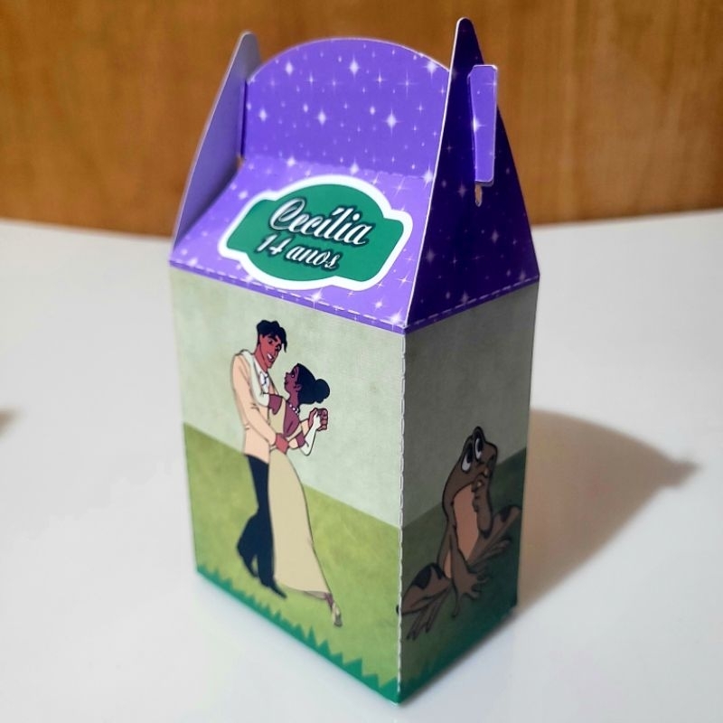 caixa lanchinho alta com personalizada com tema A princesa e o sapo, lembrancinha de mesa de festa, aniversario infantil