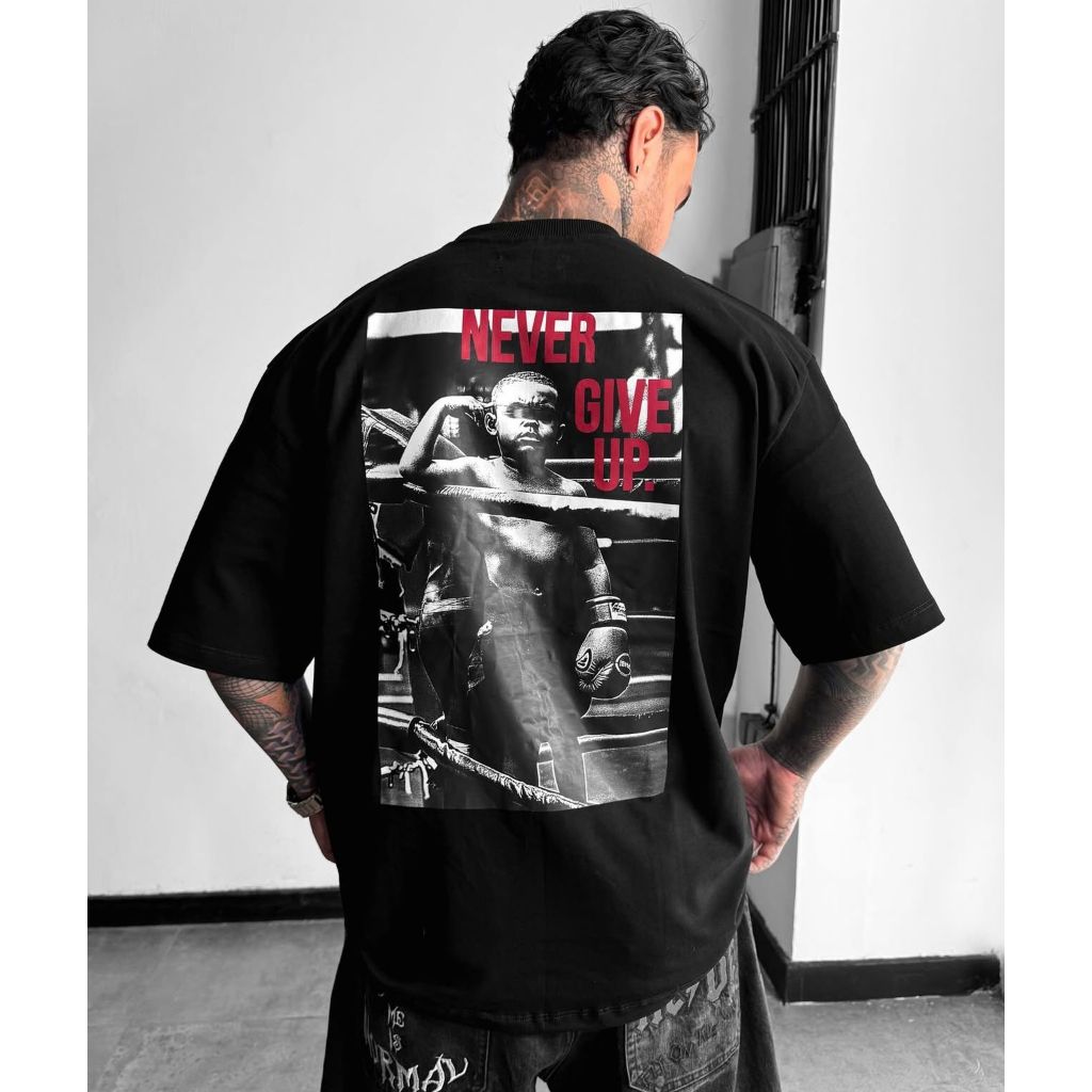 Camiseta Oversized Aftersoul Never Give Up unissex streetwear plus size 100% algodão