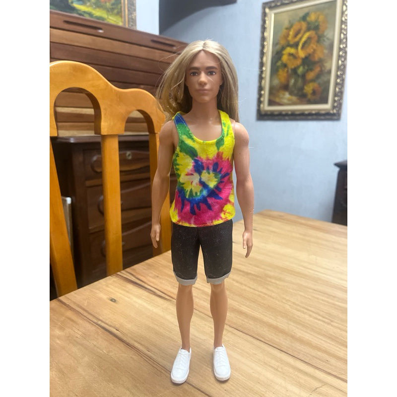 boneco  ken fashionista surfista original Mattel ano de 2016 com mordidinhas  no braço