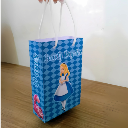 SACOLA SURPRESA PEQUENA TEMA ALICE NO PAIS DAS MARAVILHAS-LEMBRANCINHA PERSONALIZADA/SACOLINHA MINI