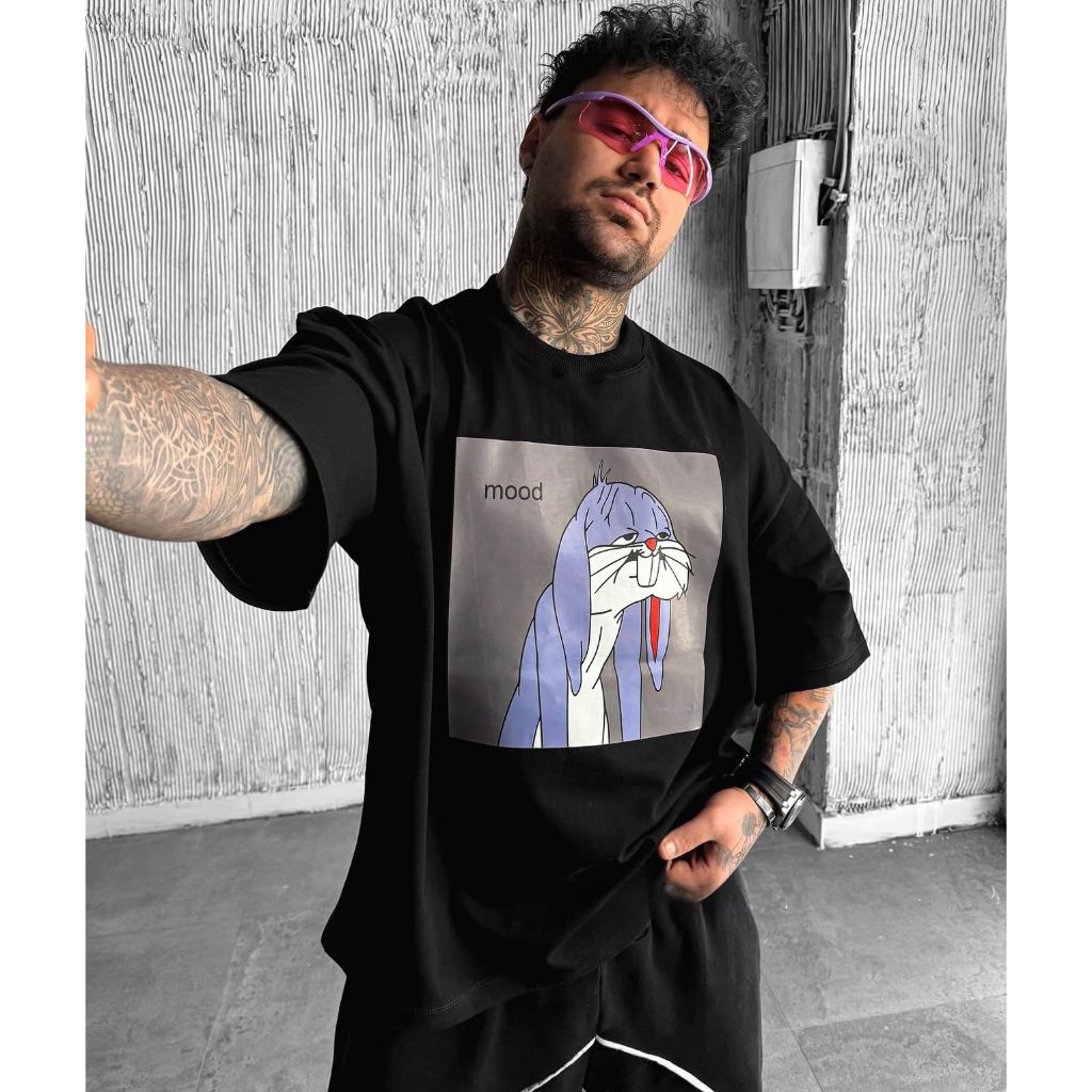 Camiseta Oversized Mood Bugs Bunny – Estilo, humor e atitude em uma peça streetwear única.