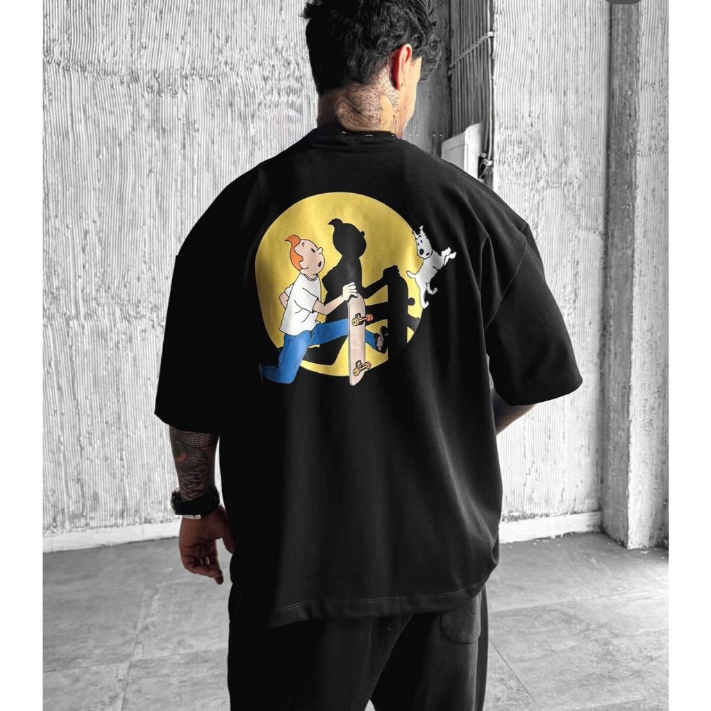 Camiseta Oversized Corrida Sombras – estilo urbano, skate e atitude em uma peça única.