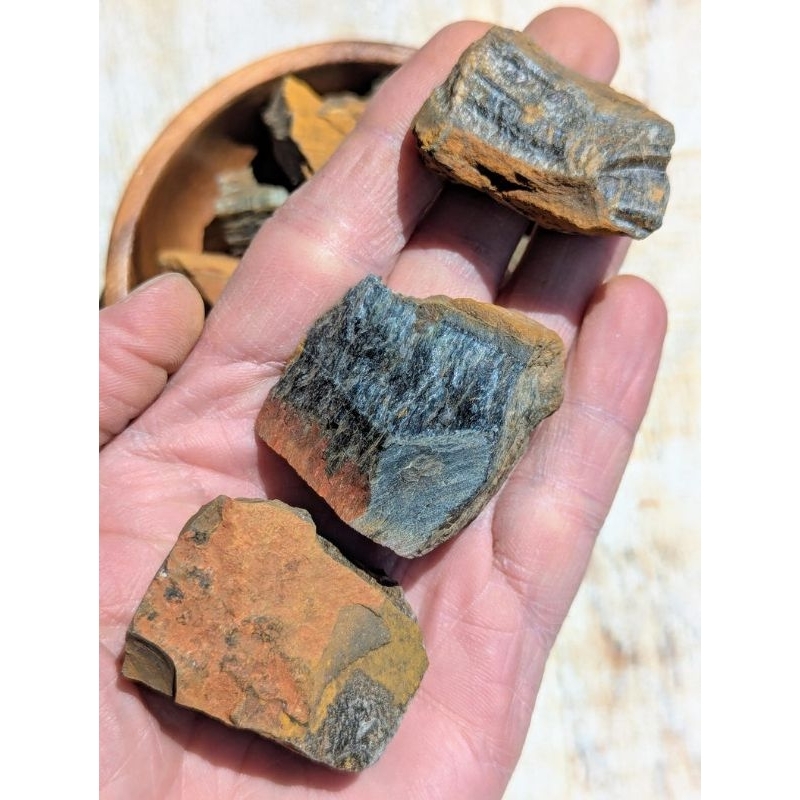 Olho de Falcão Bruto  Pedra Natural – Olhar Além do Véu clareza, visão profunda, percepção espiritual