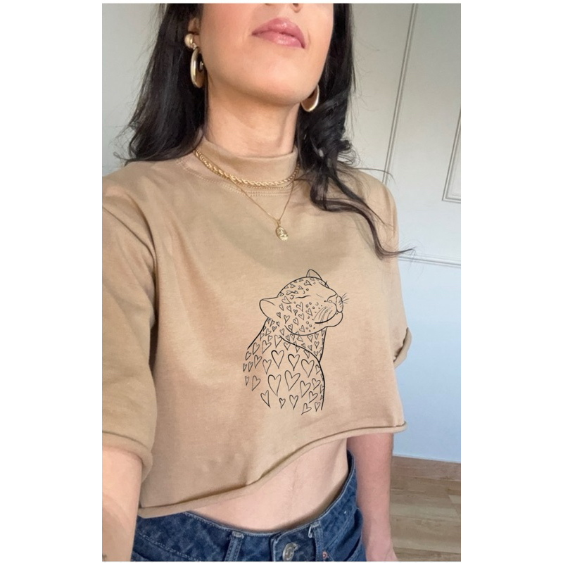 Cropped Camiseta Oversize Feminino Algodão Estiloso Confortável Tendência Versátil Onça Animal Print Gola Alta