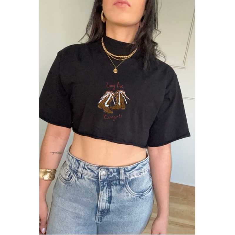 Cropped Camiseta Algodão Oversize Feminino Gola Alta Confortável Básico Versátil Delicado Bota Laço Country Rodeio