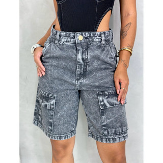 BERMUDA JEANS GRAFITE MARMORIZADA COM BOLSO NA FRENTE