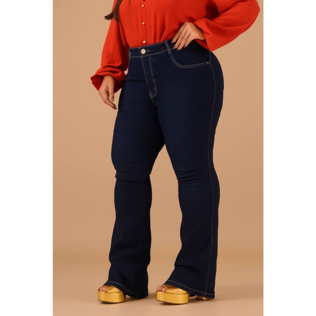 calça flare jeans plus size basica lavagem azul escura boca de sino  pantalona com elastano