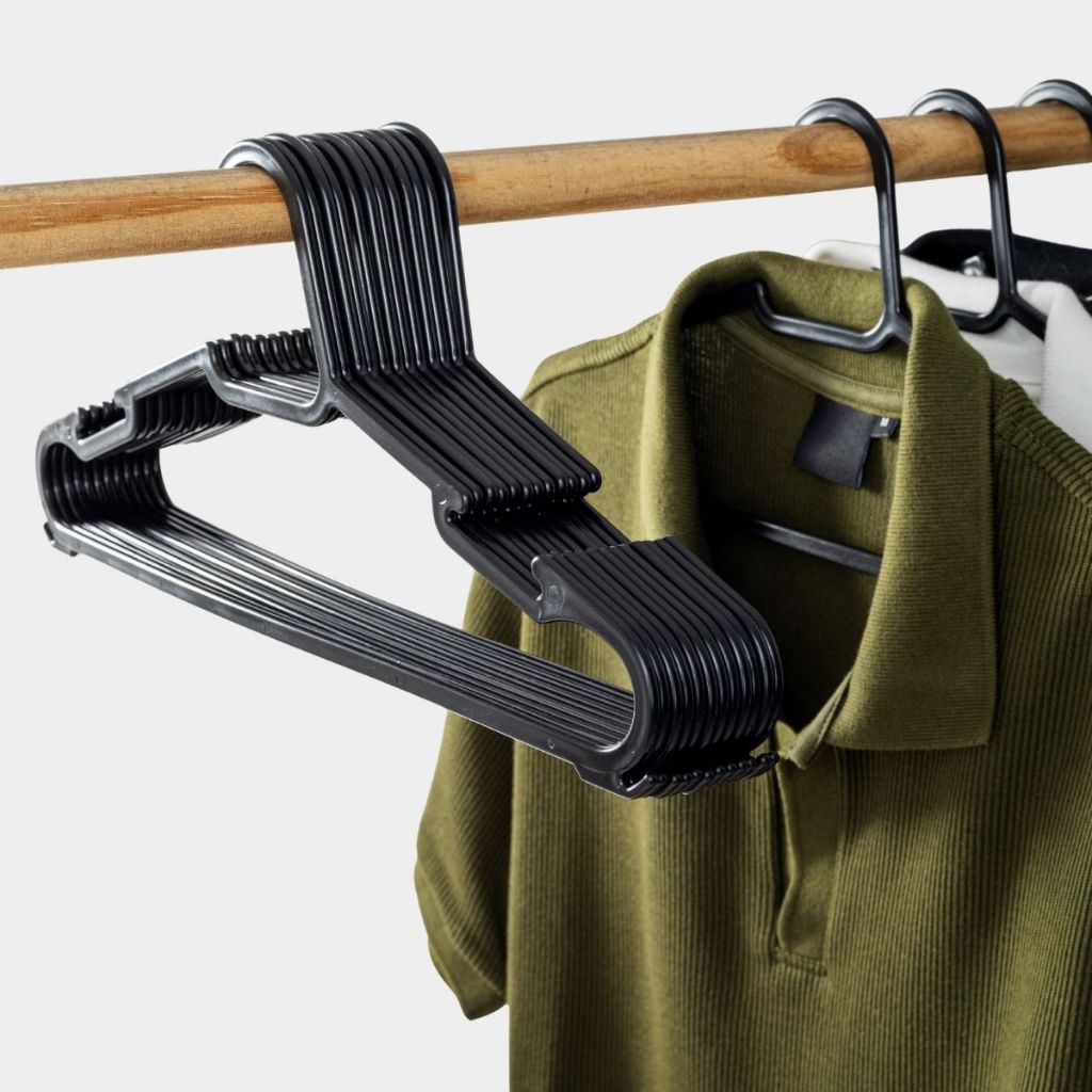 Kit 10 Cabides Adulto Preto Reforçado Organizador Combate