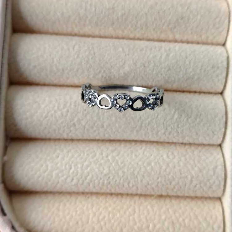 Anel Femino aparador de aliança em aço Inox Corações cravejados Antialergico Não Escurece