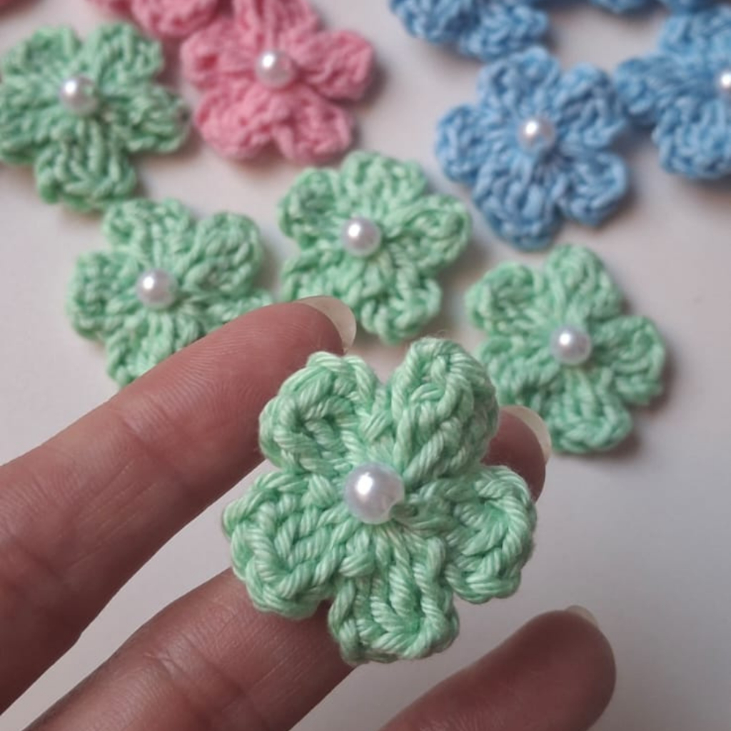 20 Mini flores para aplicação em crochê