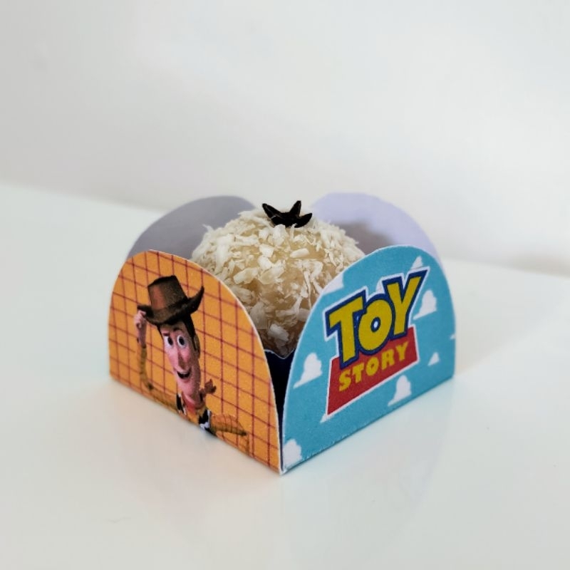 48 Forminhas para Doces e Brigadeiros Personalizadas Toy Store – mesversário, festas, chá revelação, aniversários