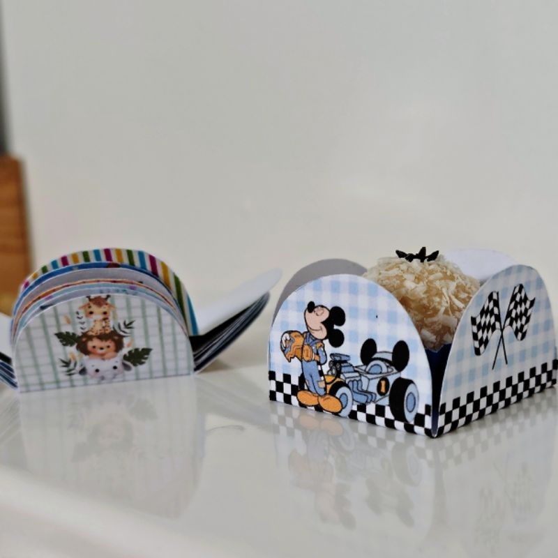48 Forminhas para Doces e Brigadeiros Personalizadas – mesversário, festas, chá revelação, aniversários
