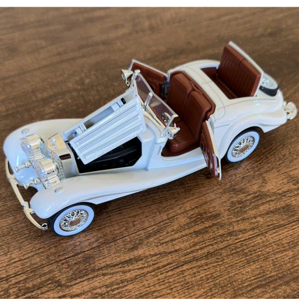Carrinho Miniatura em metal com rodas de borracha farois que acendem portas que abrem carro de luxo carrinho antigo Bran