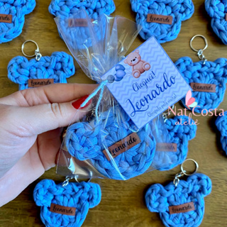 Lembrancinhas completas chaveiro urso com tag em couro + mini cartão em Oferta na Shopee