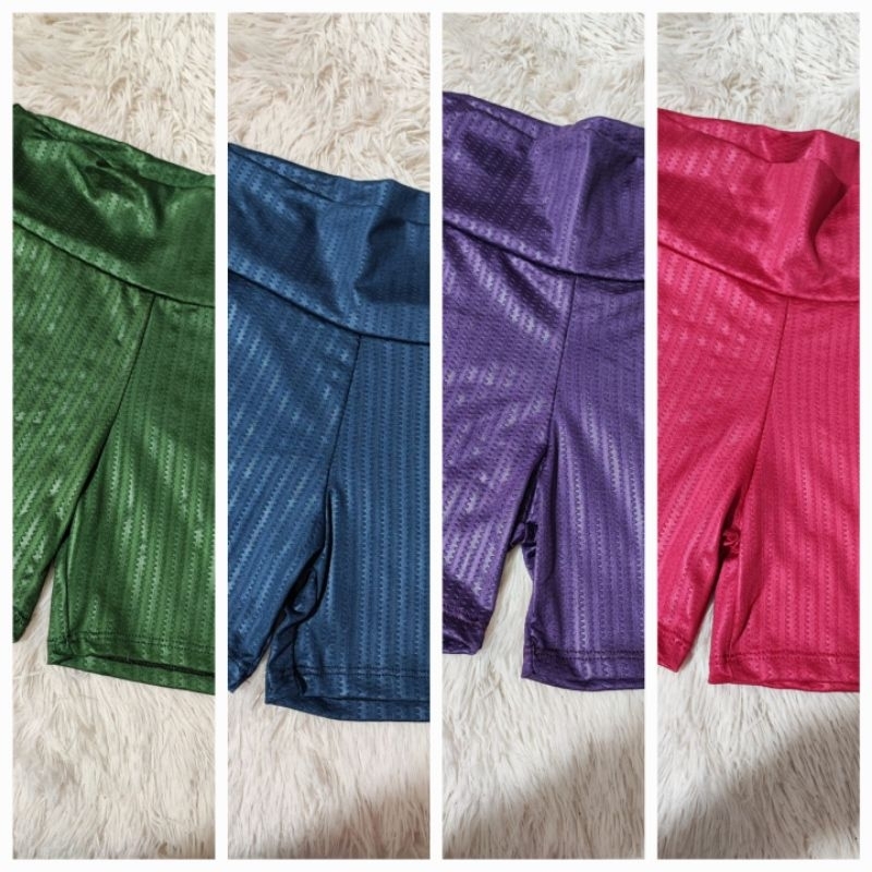 SHORTS MEIA COXA EM CIRRÊ BRILHO MOLHADO LEVE EFEITO 3D em Oferta na Shopee