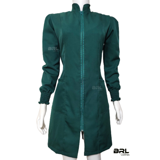 Jaleco Feminino Com Ziper Gabardine Verde Militar, Elástico Punho, Gola Padre, Acinturado, Manga Princesa