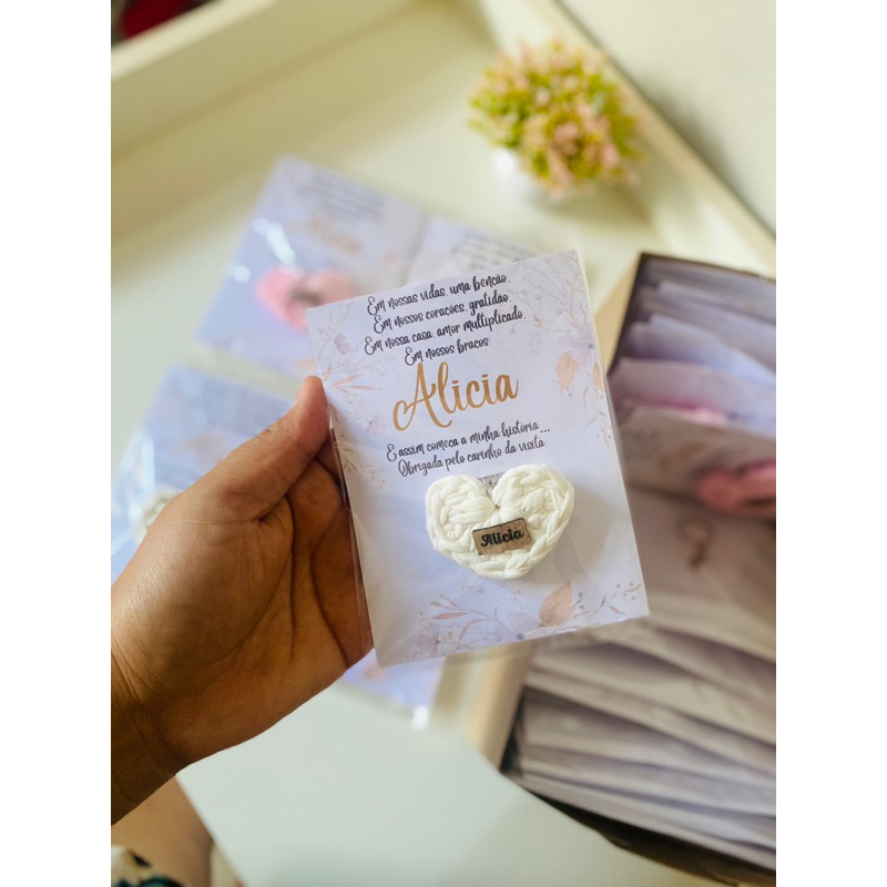 lembrancinha chaveiro de coração personalizado com cartão lembrancinha de aniversario, batizado, nascimento, festa