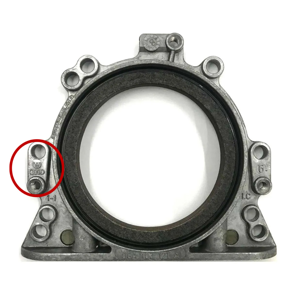 Flange Traseira de Vedação do Motor New Beetle 99/10 Bora 99/05 EOS 06/11 Fox 04/10 Golf 98/13 Jetta 06/18 Passat 97/08 Polo 00/13  Audi A1 11/14 A2 00/05 A3 97/13  A4 99/09 A6 98/11 TT 99/14 Número Original 06A103171A