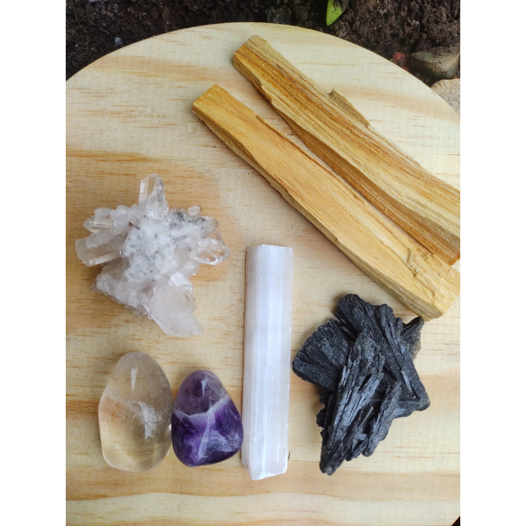 Kit Limpeza e Transmutação Energética: Selenita, Drusa Cristal, Cianita Negra, Palo Santo, Cristal e Ametista Rolada