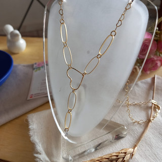 Colar Gravatinha Heaven Elos com Coração Vazado e Zircônia na Ponta no Dourado