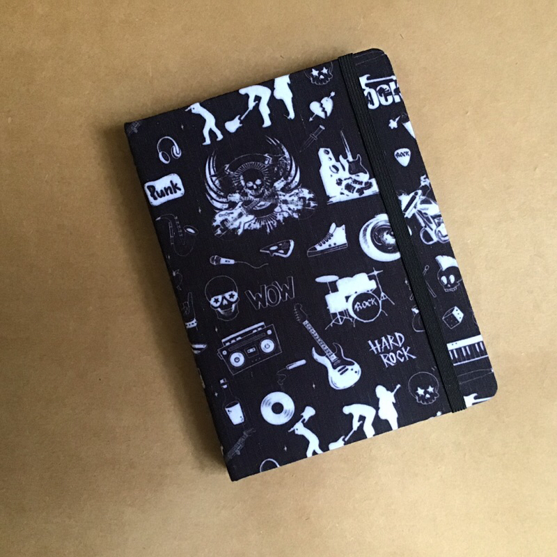 Novo Capa para Kindle ESCOLHA O MODELO DE ACORDO COM O APARELHO - Temos tamanhos para Kindle 8, 10 e 11 geração; Paperwhite 7, 10, 11 e Signature Case Artesanal Rock Fundo Preto