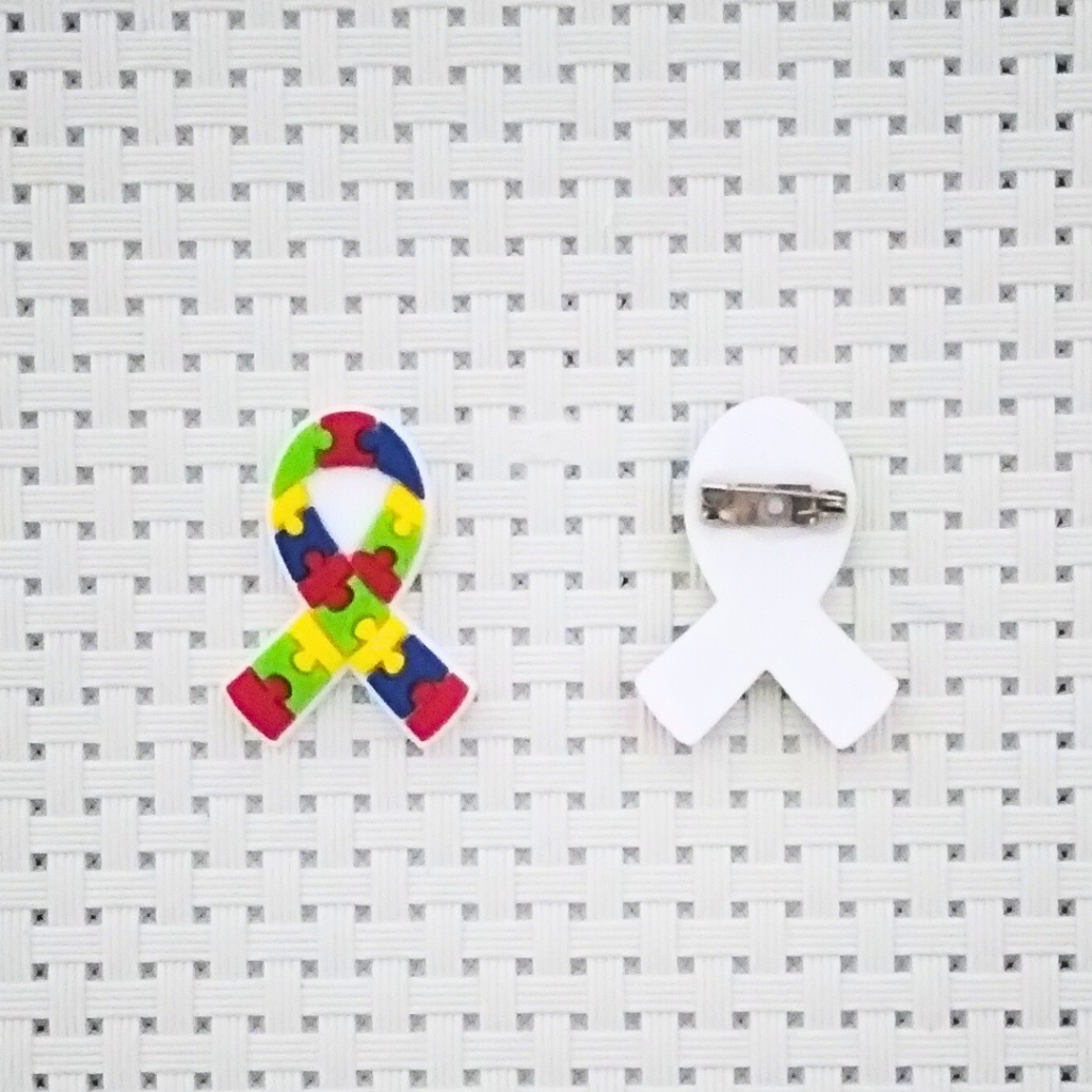Broche Pin emborrachado Laço Autismo Autista em Oferta na Shopee