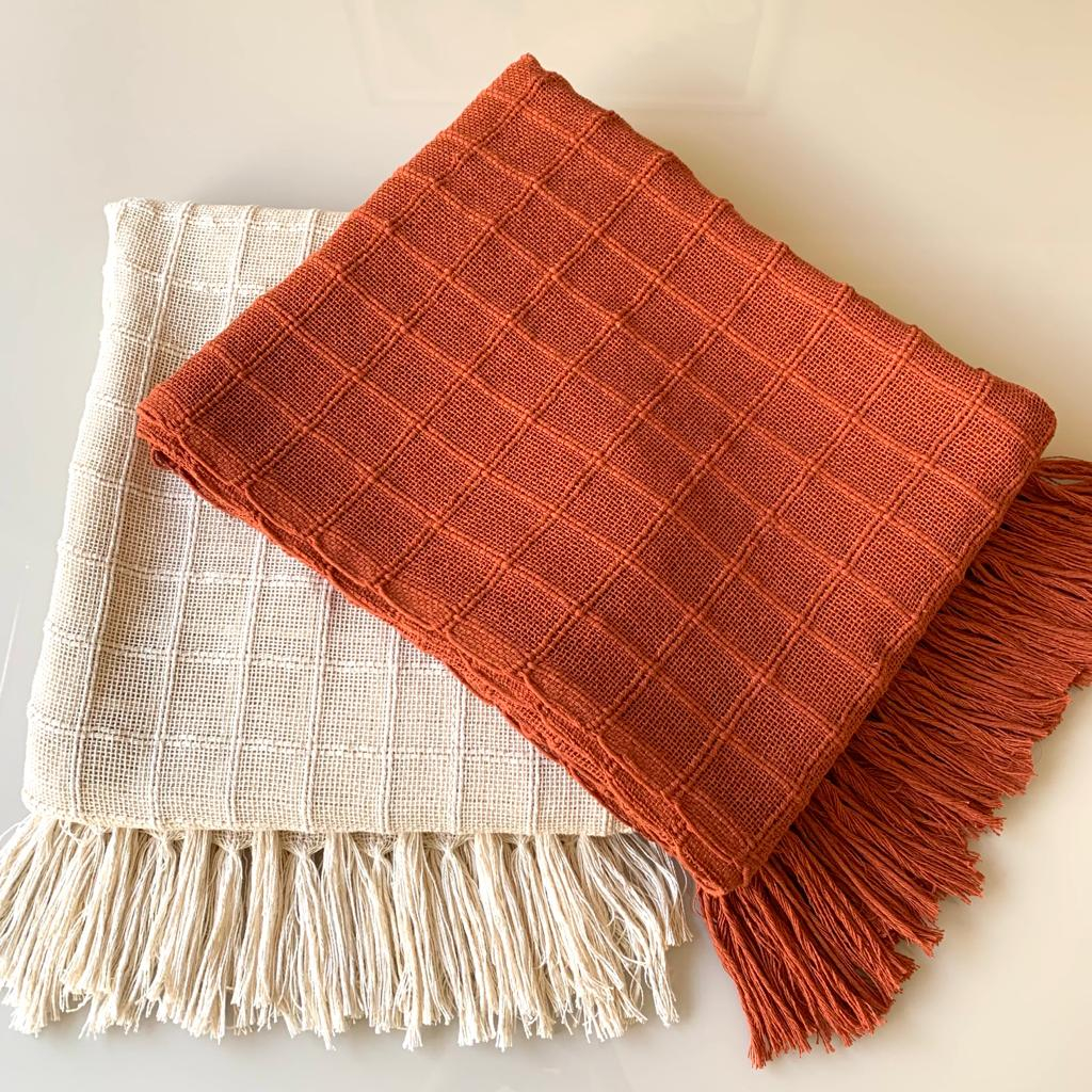 kit 2 Manta Para Sofá E Peseira De Cama Terracota E Cru Detalhe Em Quadriculado 1,20X1.80