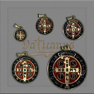 MEDALHAS DE SÃO BENTO DOURADA COLORIDA (embalada com oração) em Oferta na Shopee