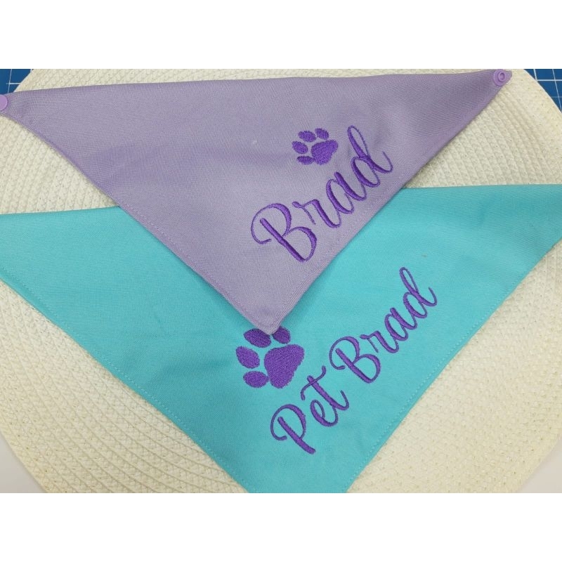 Bandana personalizada para Cachorro ( 🐾🐾🐾)com Nome e patinha Pet . em Oferta na Shopee