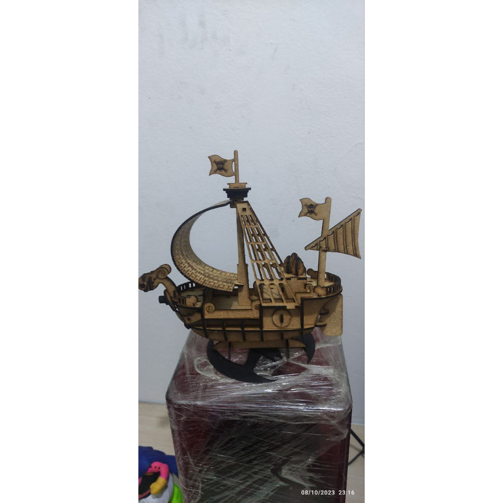 Construa Suas Aventuras Piratas: Quebra-Cabeça em MDF do Barco Going Merry!