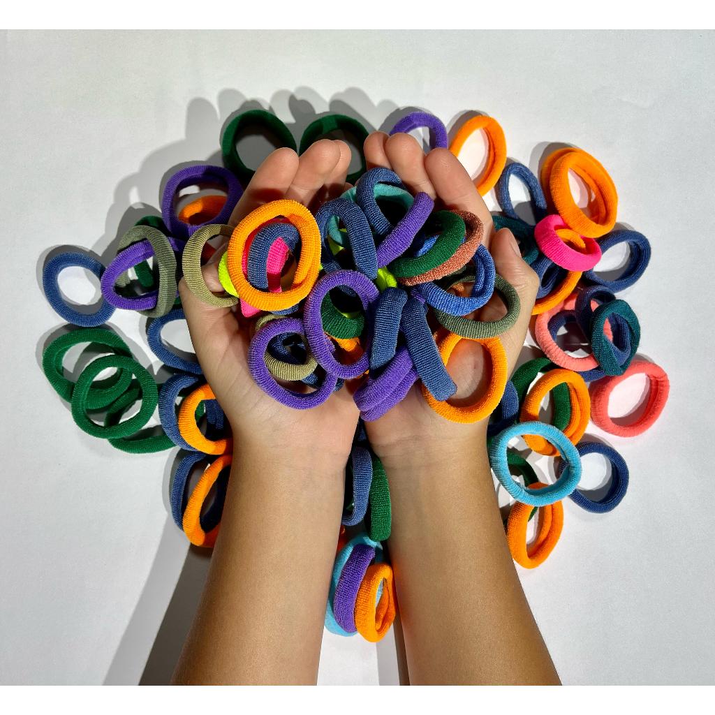 100 Elásticos Tipo Meia Gominha de Cabelo Liguinha Xuxinha Feminina Adulto e Criança Rabicó