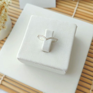 Anel Feminino de Prata 925 Esterlina em V com Zircônias Cristais