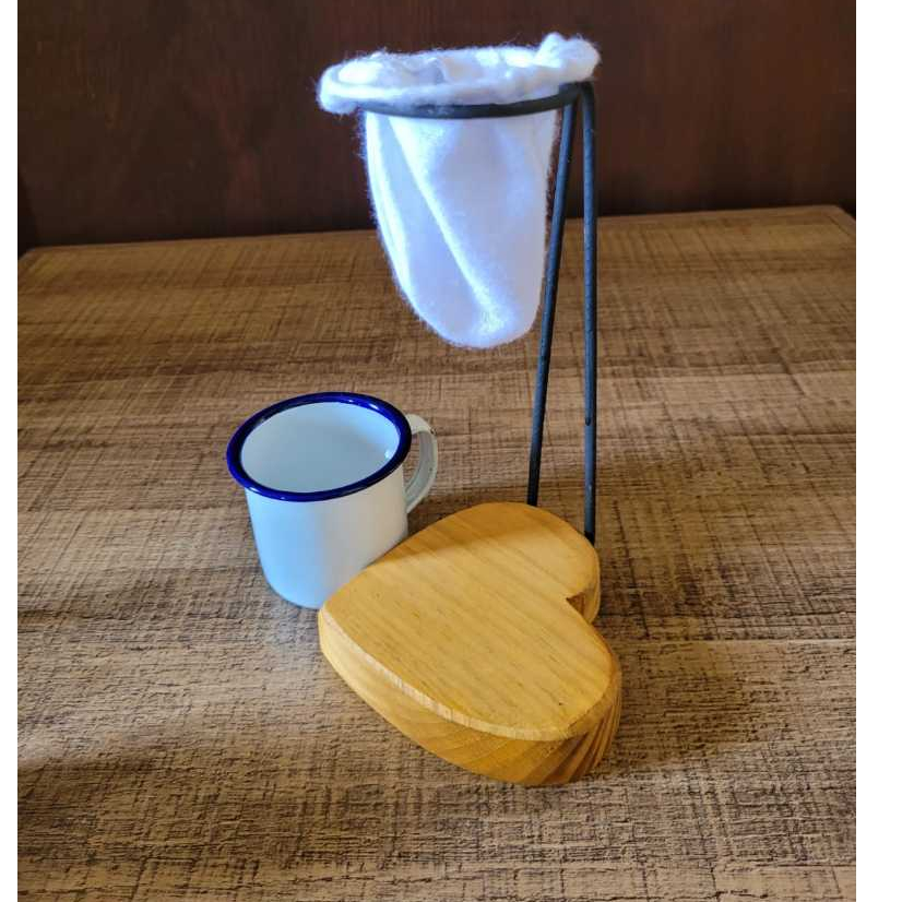 Mini coador de café + filtro (base coração) + caneca branca 150 ml em Oferta na Shopee