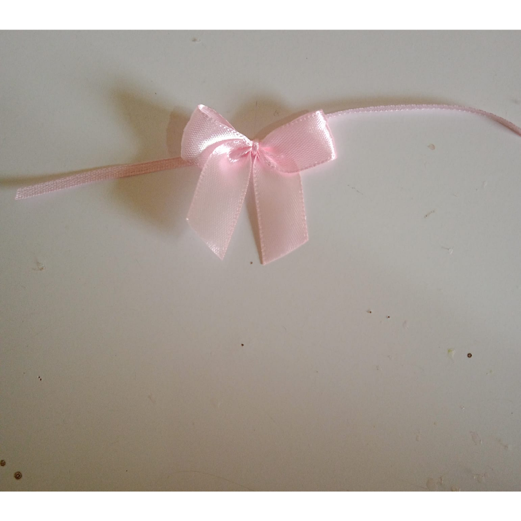 Laço/lacinho De Cetim N°3 5 X 5,5  25 Unidades Com Fita Para Amarração, Ideal Para Lembrancinhas.