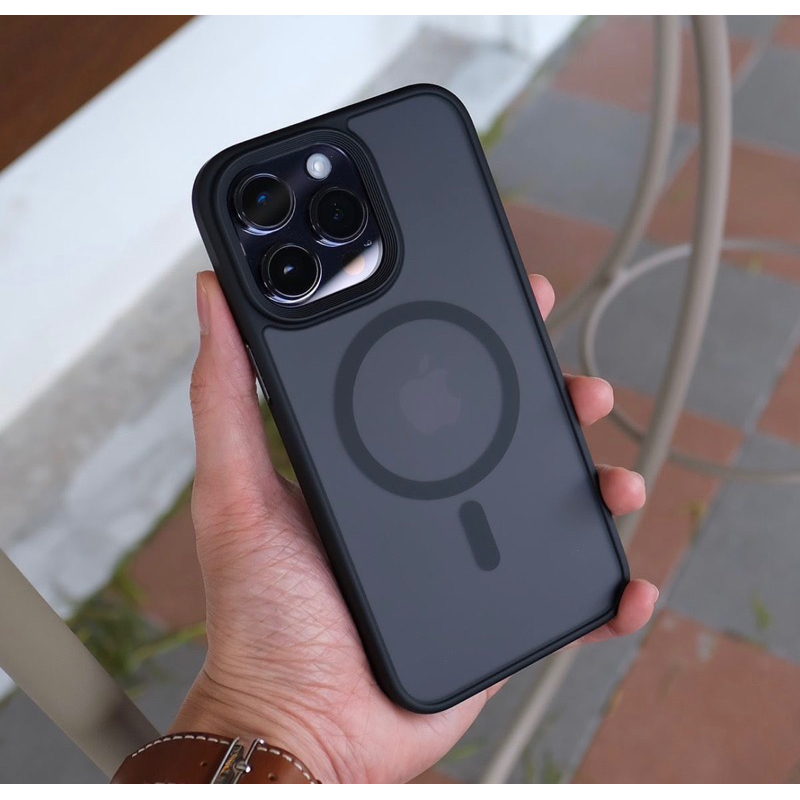 CAPA ALTO RELEVO FOSCA CAPINHA COM INDUÇÃO MAGNÉTICA COM MEG SAFE PARA IPHONE 11/12/13/14/15/16