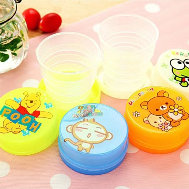 Copo Retrátil de Plástico Com Tampa Desenho Animado