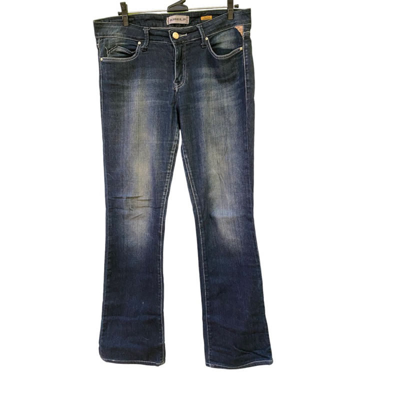 Calça Jeans Modelo Flare Lavagem Escura Marca Khelf Tamanho 44 Cintura Media Com botão e zíper Desapego