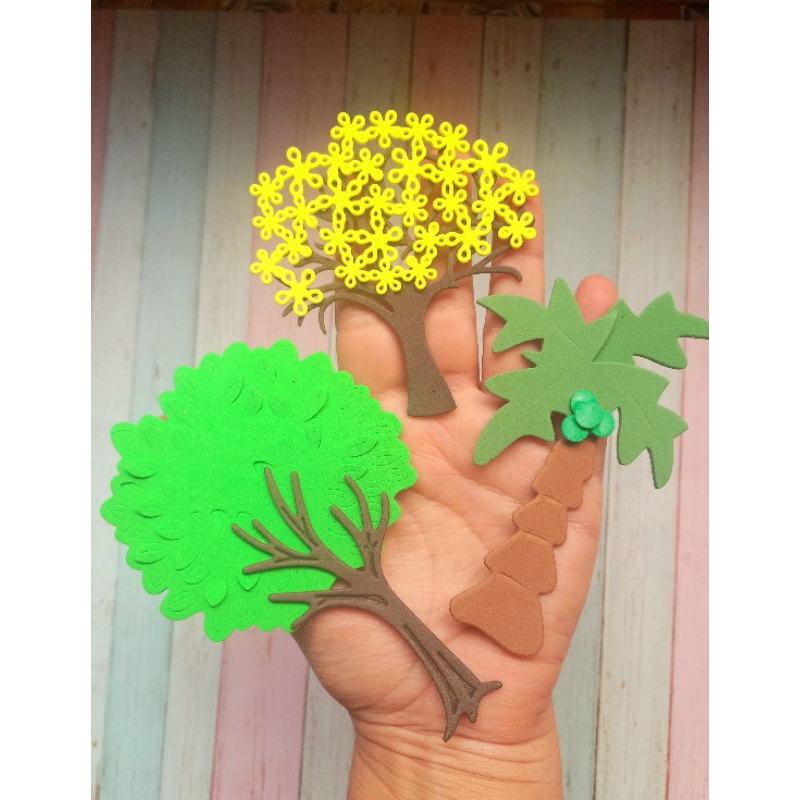 7 Apliques de Árvore em EVA Liso de 9 a 13cm paea Decoração e Lembrancinha árvores coqueiro Pinheiro