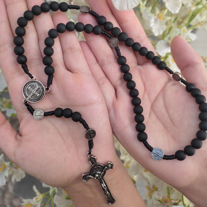 Terço São Bento Perola Preto Fosco em Oferta na Shopee