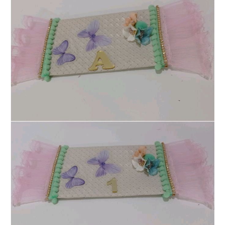2 porta kit kat luxo em corino jardim das borboletas com número Ou letra em acrílico espelhado