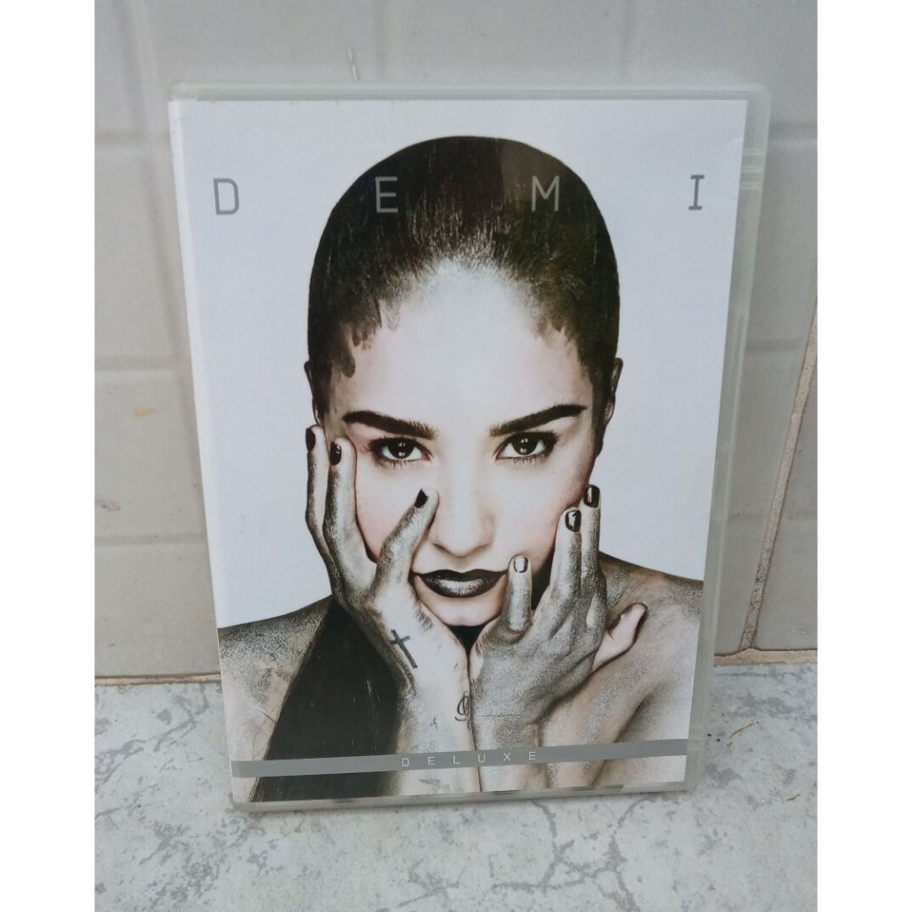 DVD + CD Demi Lovato - Demi Deluxe + Livro 365 Dias do Ano