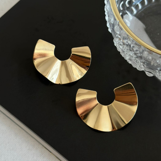 Brinco Martelado Meia Lua: Onde Comprar | BuscaProdutos