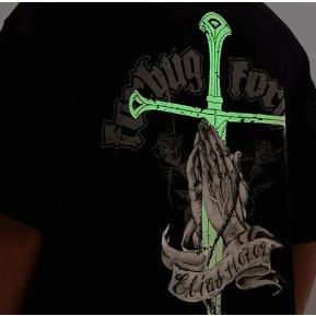 Camiseta Cruz Verde Oração Streetwear