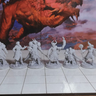 Kit Miniaturas Heróis RPG Classes Paladino Ladino Mago Feiticeiro Guerreiro 6 Unidades DeD 5e BoardGames Dungeon and Dragons 6 Unidades