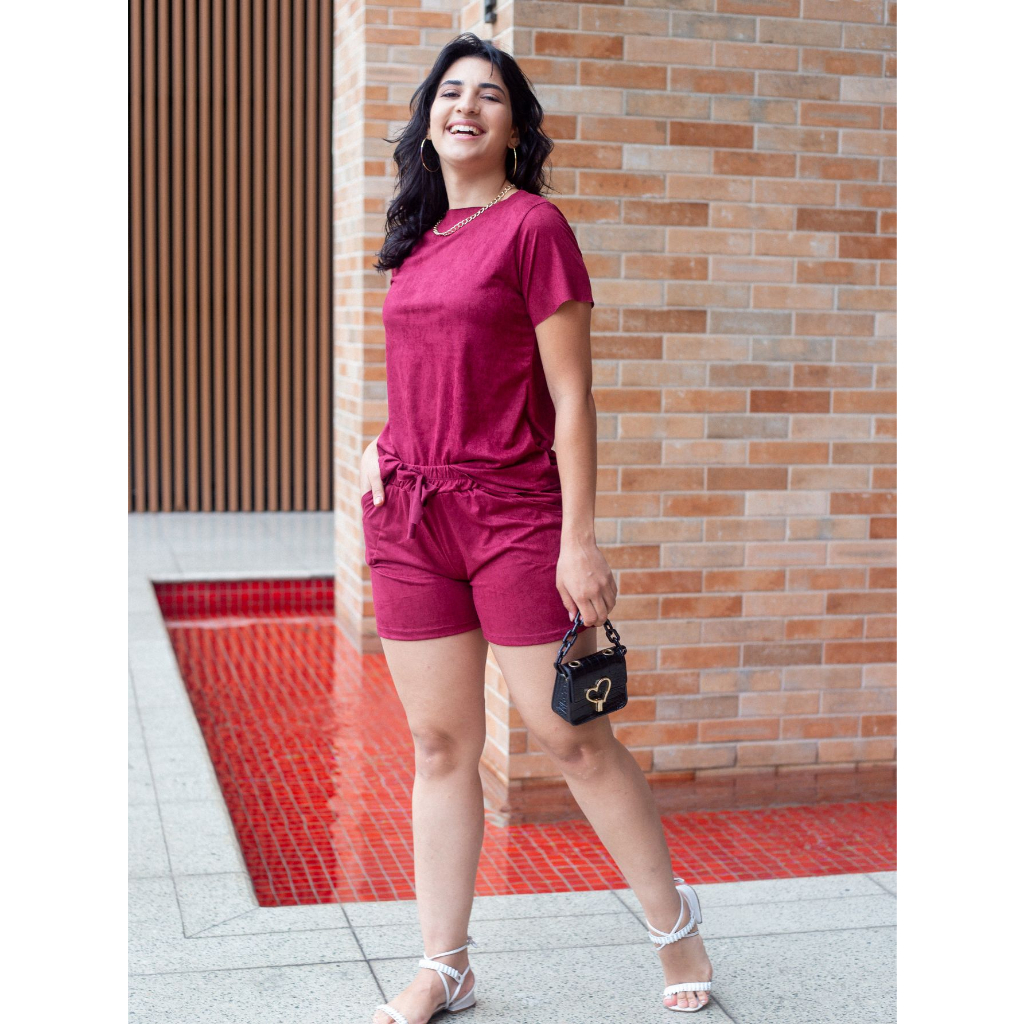 CONJUNTO SUEDE VERÃO SHORT CINTURA MÉDIA E BLUSA BÁSICA MANGA CURTA BABYLOOK