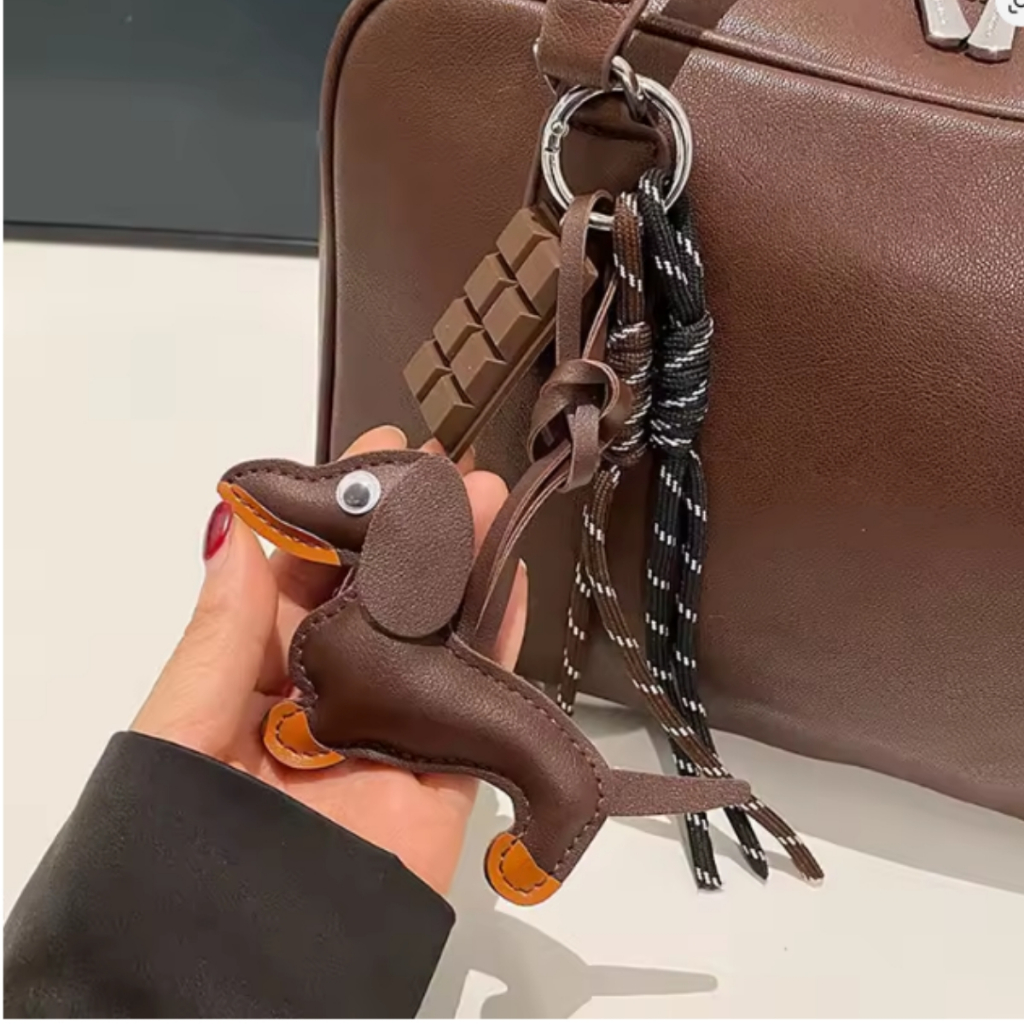 Chaveiro De Bolsa Cachorrinho Salsicha Dachshund Couro Moda Bag Charm 4 em 1 em Oferta na Shopee